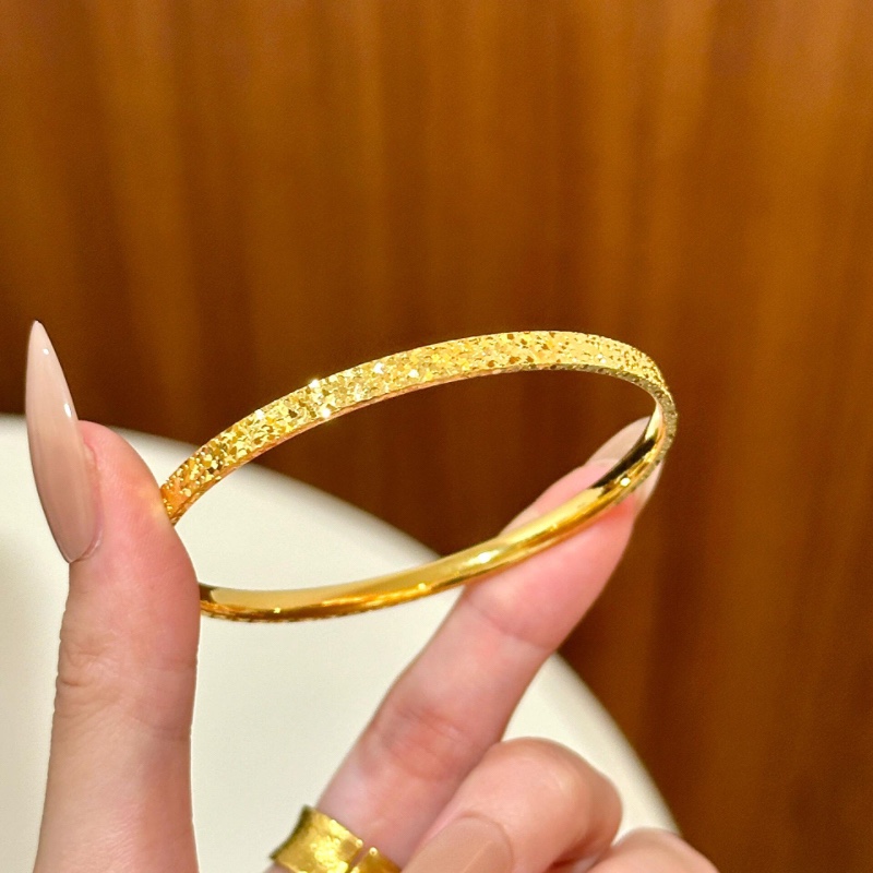 きらめく砂紋模様の細身バングル