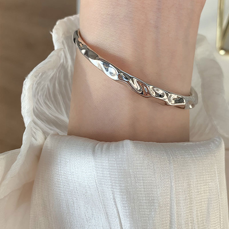 https://fulmo-img-server.com/bangledot/8c4abf3d-d8fb-44bc-9ec8-ca7d27c05378.jpg