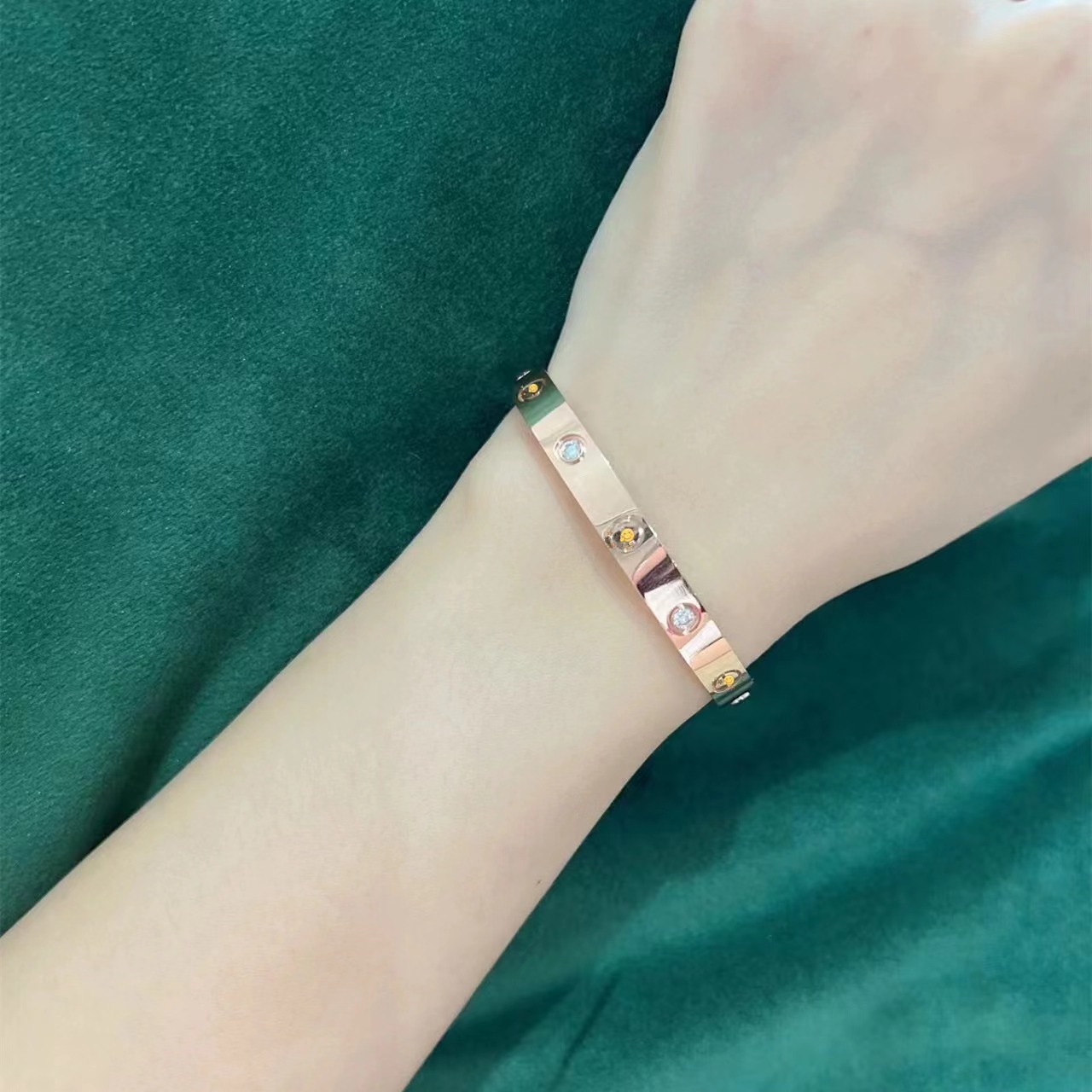 https://fulmo-img-server.com/bangledot/8cdbb7d4-fc35-4e23-9cb3-3508d03a2582.jpg