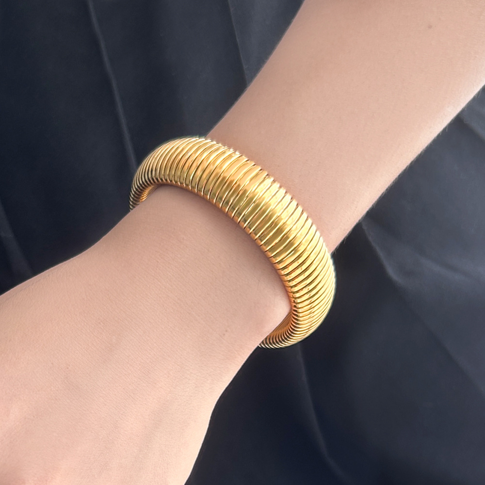 https://fulmo-img-server.com/bangledot/8ed2d01a-1697-43a4-8062-bf154cc2d072.jpg