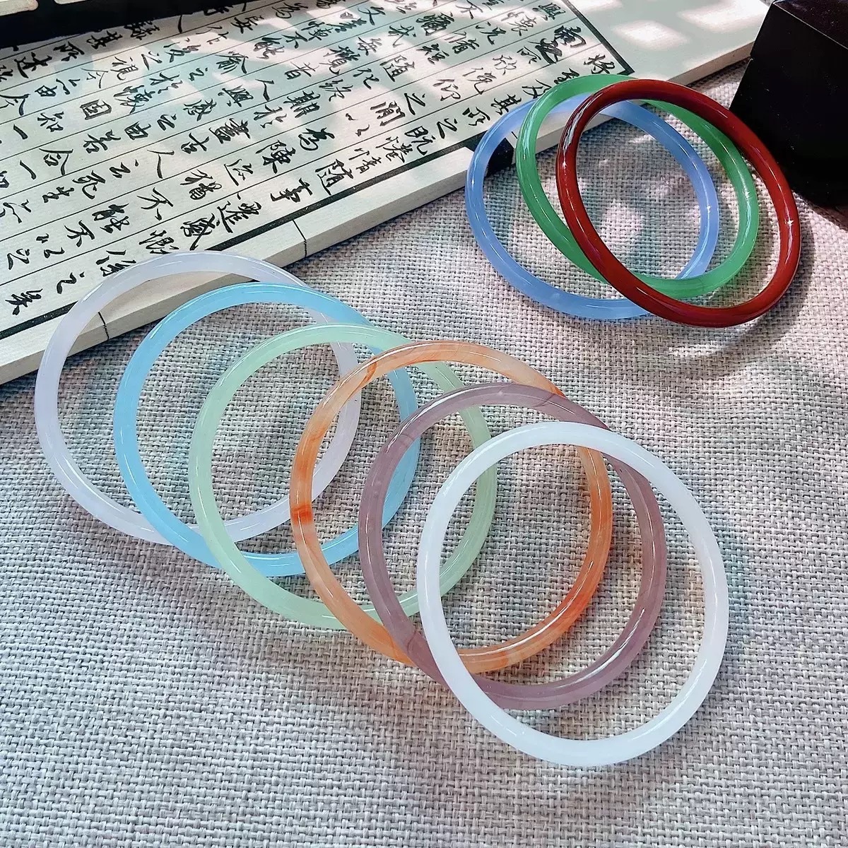 バングル 透き通る輝きのクリア細身バングル