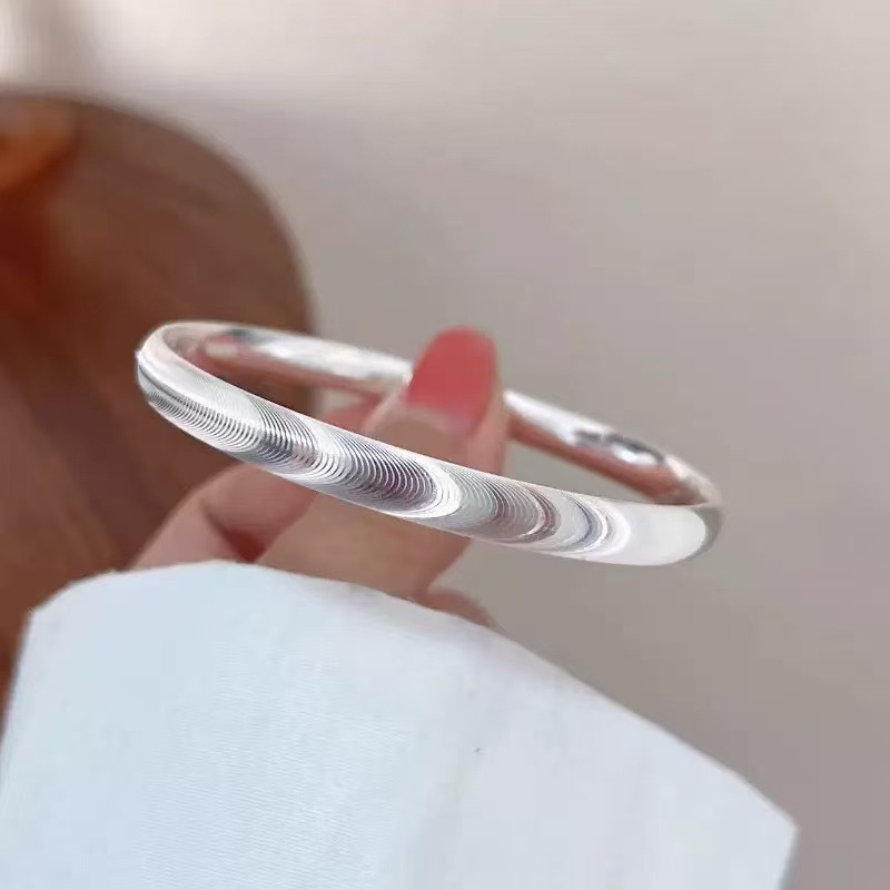 バングル 細波紋彫りシンプル丸型バングル
