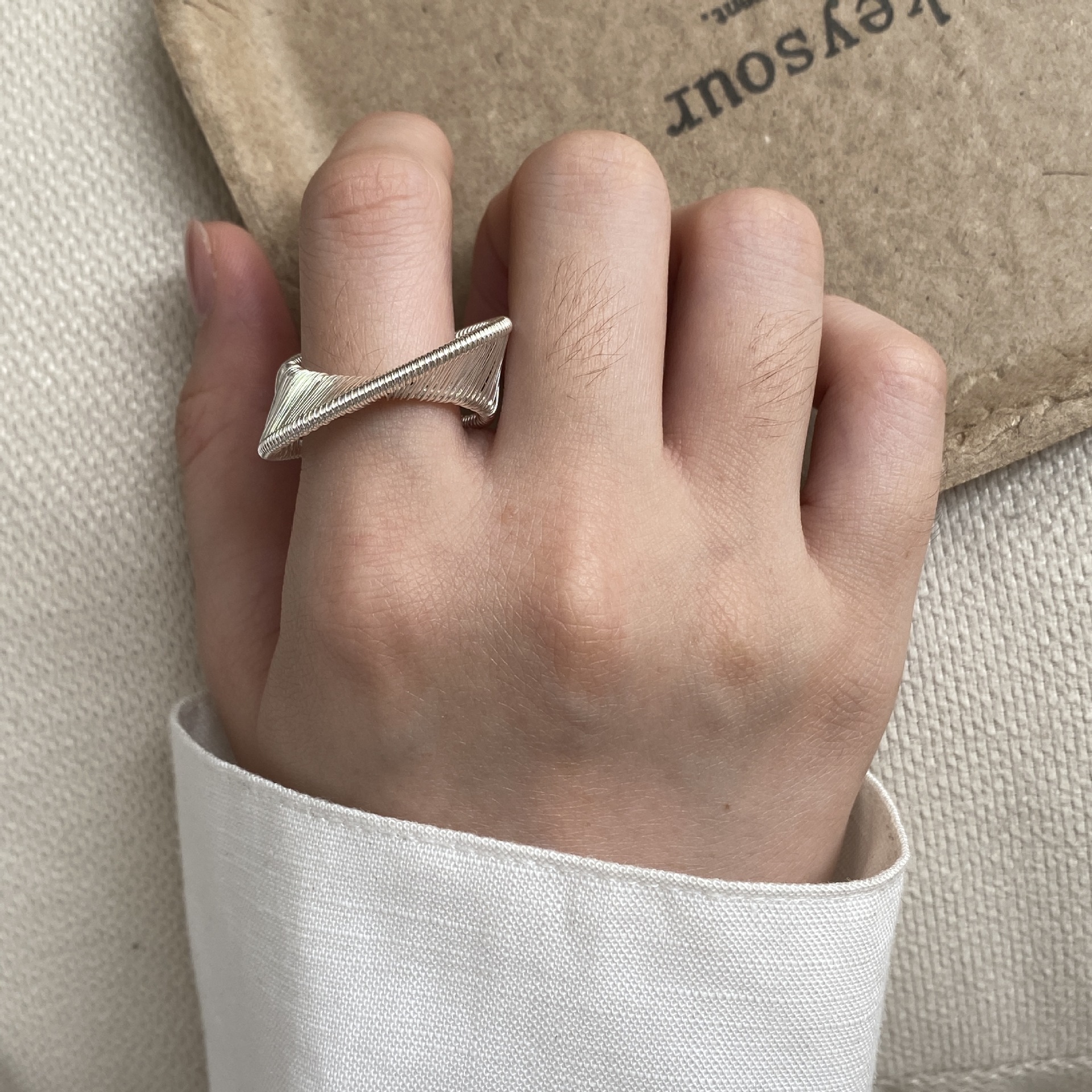 https://fulmo-img-server.com/bangledot/9d4843c4-d401-4381-b5b4-33c1765fc80d.jpg