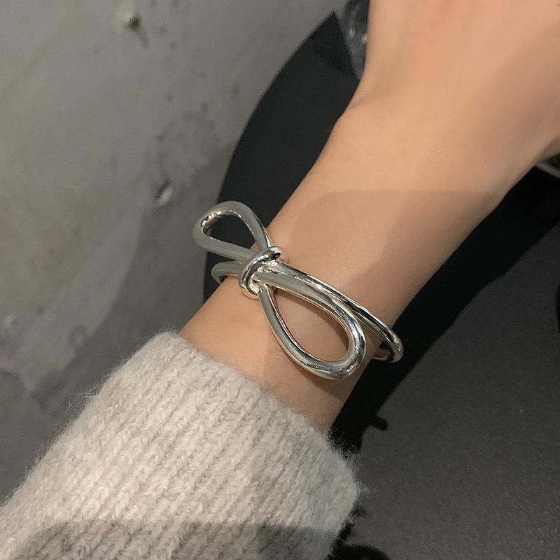 蝶結び シルバー バングル 上品 大人かわいい レディース 大人気