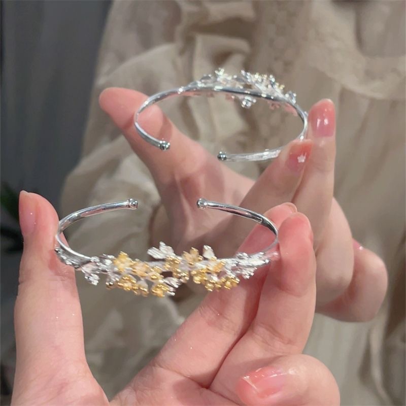 バングル 小花と葉が咲き誇る繊細なバングル