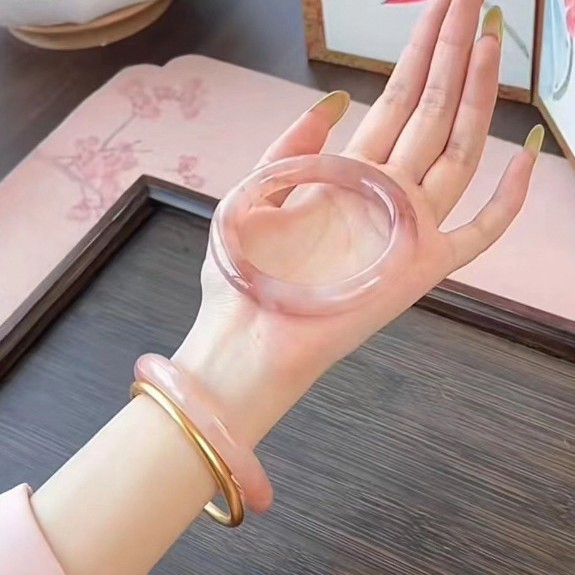 バングル 透明感あふれるクリアバングル