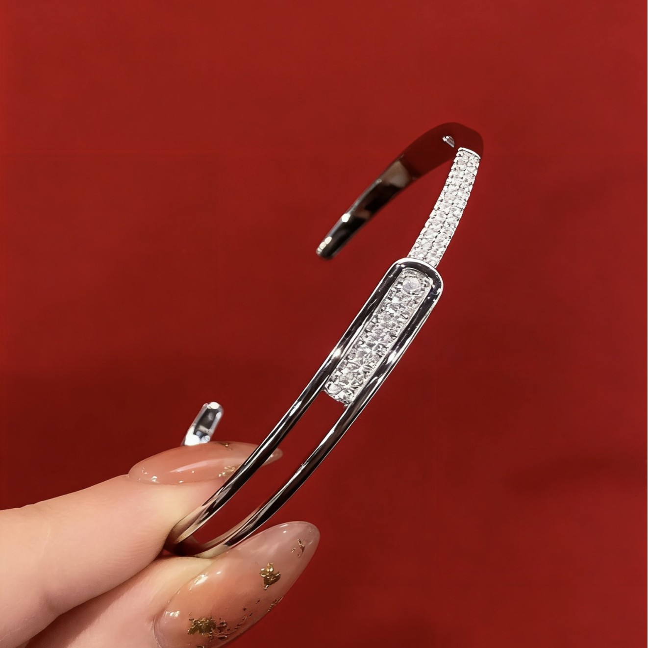 バングル 煌めく石留めプレート付き二連バングル