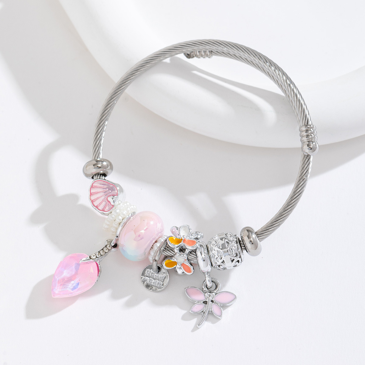 バングル 花とトンボの charm付きワイヤーバングル