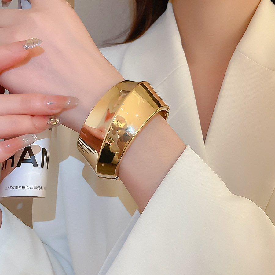 https://fulmo-img-server.com/bangledot/c8f9bb0d-023e-40aa-a26d-d30b1c71c59b.jpg