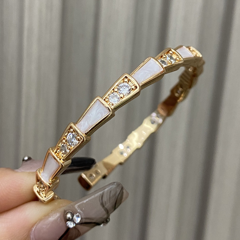 https://fulmo-img-server.com/bangledot/dc1caa49-fb11-4e5d-bbbb-fdb24946b927.jpg