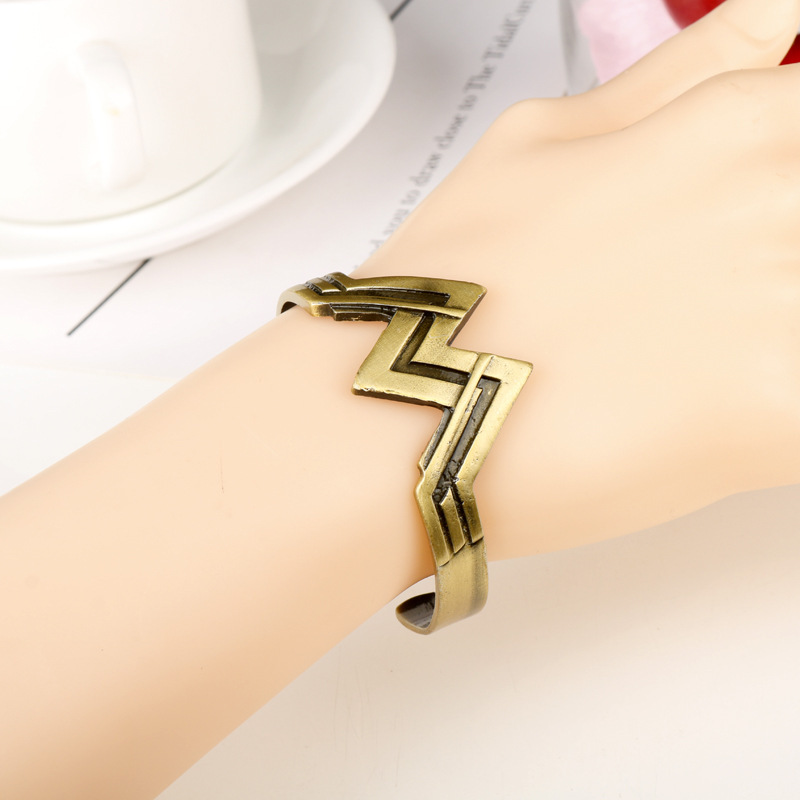 https://fulmo-img-server.com/bangledot/e02daf36-647c-47de-80e4-79eff6eff30f.jpg