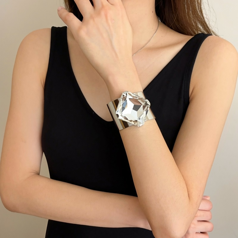 https://fulmo-img-server.com/bangledot/e6ae2312-dc1c-43b1-885f-d49324bf2c01.jpg