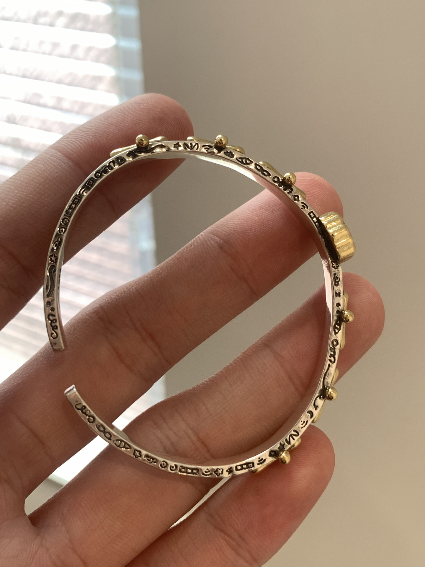 https://fulmo-img-server.com/bangledot/f10aff00-4ca9-4f30-81d1-453a0f5ad750.jpg