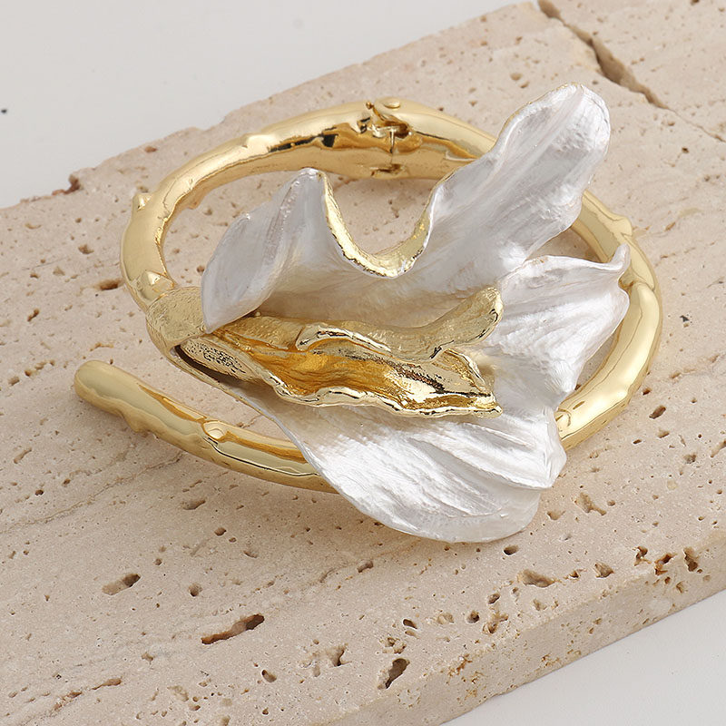 https://fulmo-img-server.com/bangledot/f21a0864-6094-4186-a5b1-600273887bdc.jpg