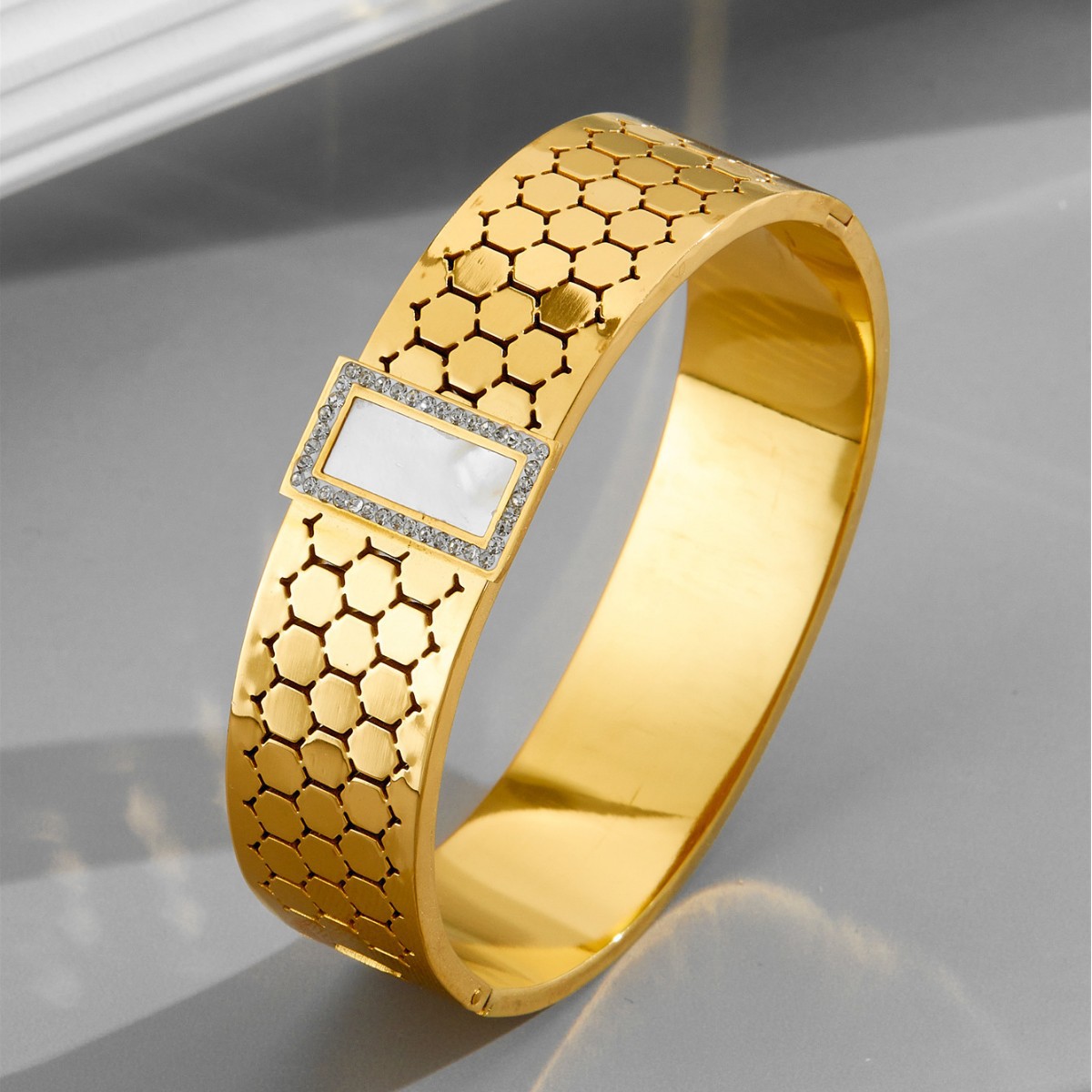 https://fulmo-img-server.com/bangledot/fb59f884-177d-4fa1-9935-1eee48051d7d.jpg