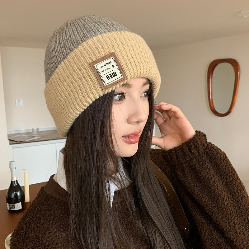 ビーニー 配色切り替えリブ編みワッペン付きニット帽