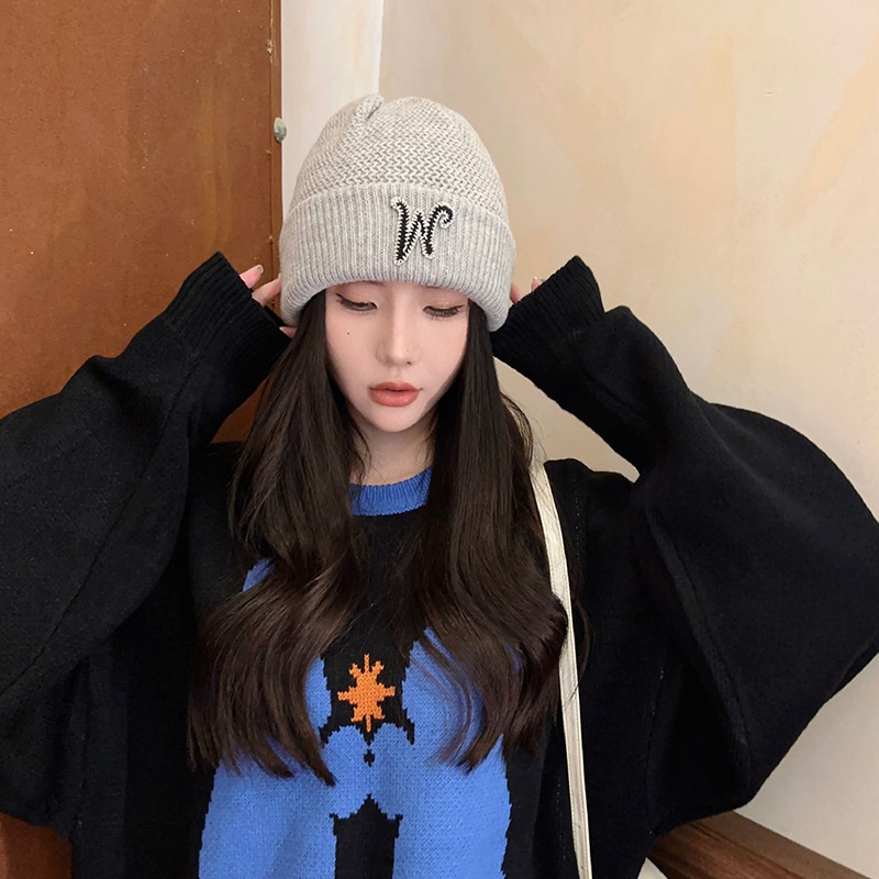 ビーニー 文字刺繍入りリブ編みニット帽