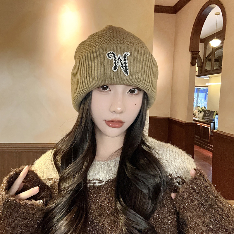 ビーニー 文字刺繍入りリブ編みニット帽