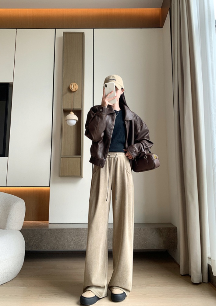 ベージュパンツ ゆったりコーデュロイストレートパンツ