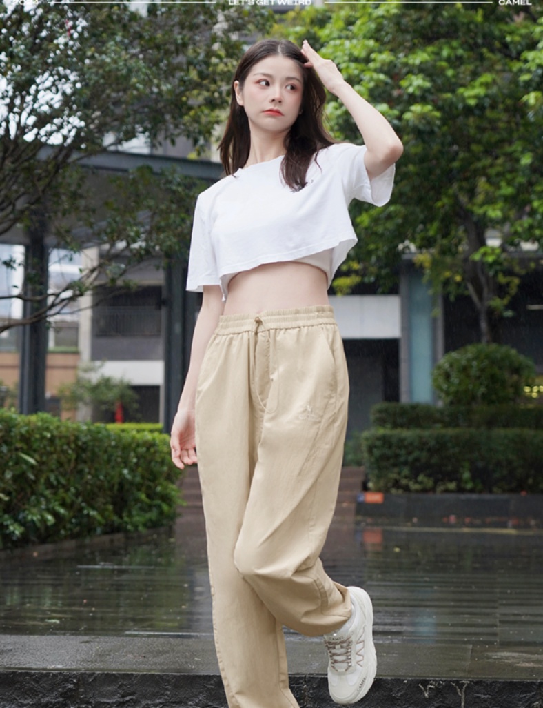 ベージュパンツ ゆったりシルエット楽ちんカジュアルパンツ