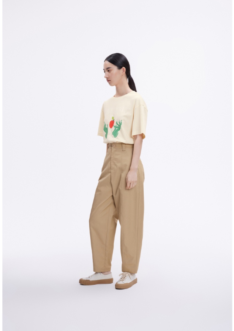 ベージュパンツ レディース 立体裁断ワイドシルエットパンツ