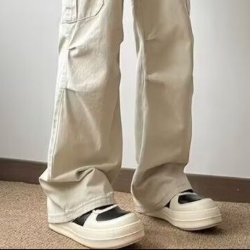ベージュパンツ 実用的サイドポケット付きワイドパンツ