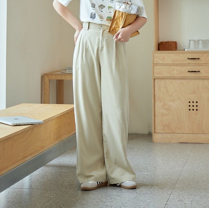 ベージュパンツ なめらか落ち感ワイドパンツ