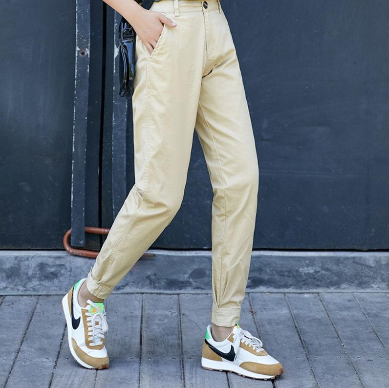 ベージュパンツ すっきりシルエットテーパードパンツ