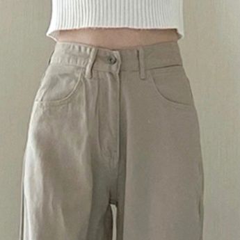 ベージュパンツ ゆったりストレートデニム