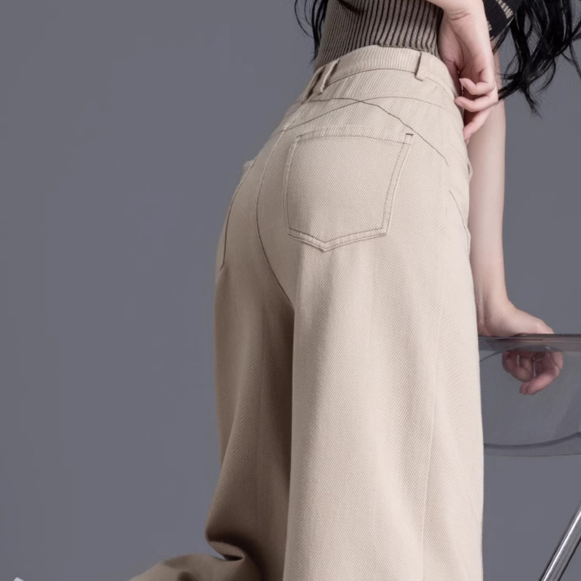 ベージュパンツ すっきりワイドクロップドパンツ