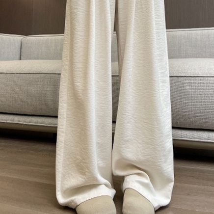 ベージュパンツ ゆったりワイドレッグパンツ