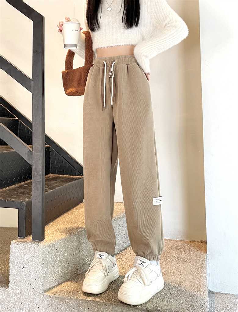 ベージュパンツ ゆったりコーデュロイ裾リブパンツ