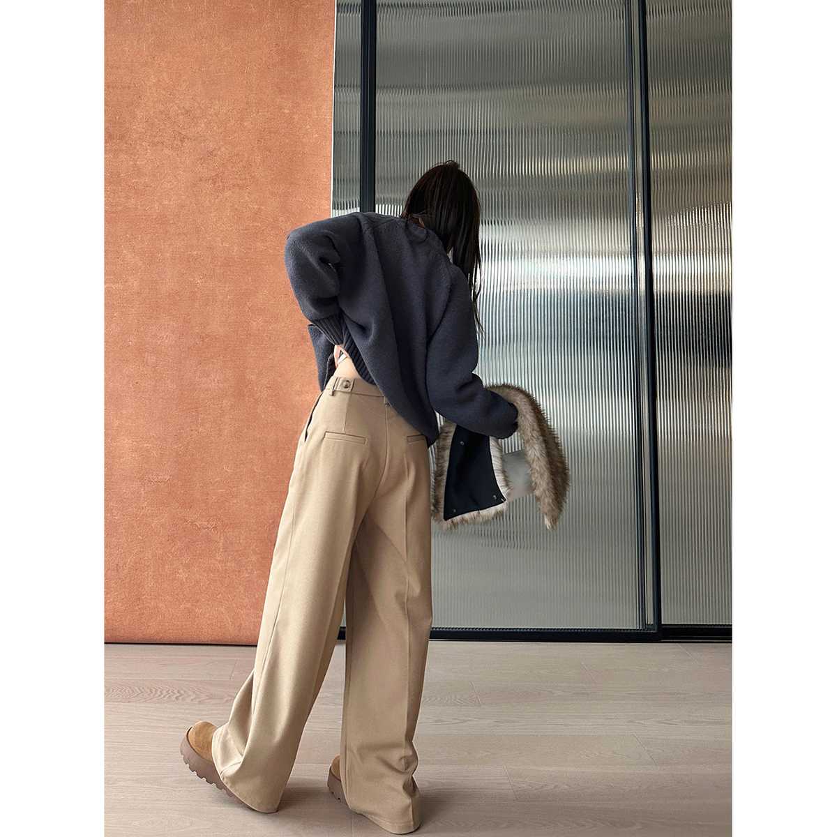 ベージュパンツ ウエストすっきりワイドパンツ