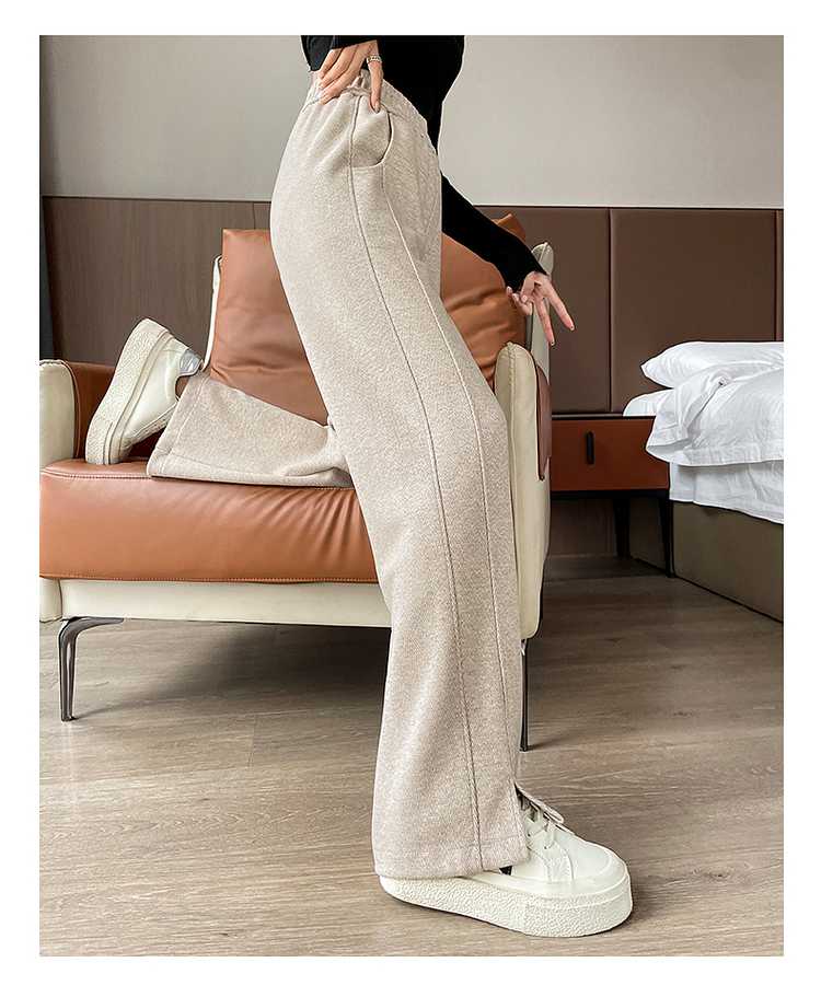 ベージュパンツ リラックスワイドストレートパンツ