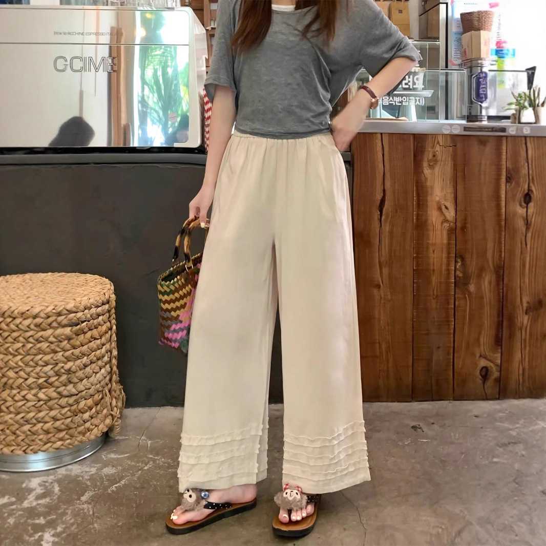 ベージュパンツ 裾フリル楽ちんワイドパンツ