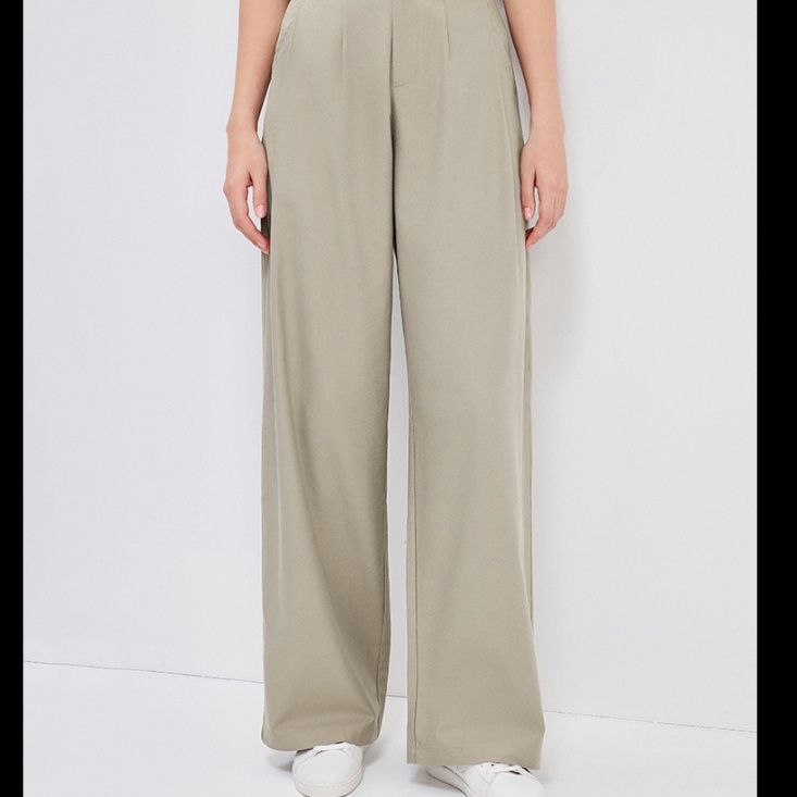 ベージュパンツ ワイドレッグタック入りセンタープレスパンツ