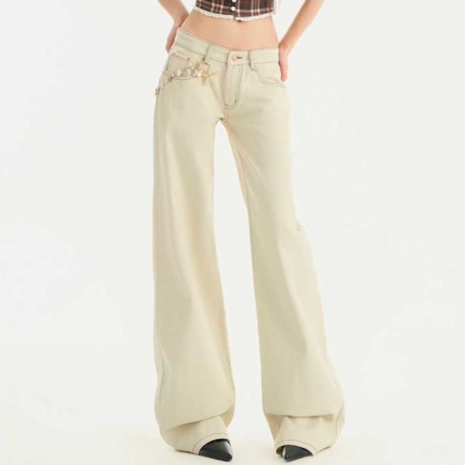 ベージュパンツ 緩やかなワイドシルエットパンツ