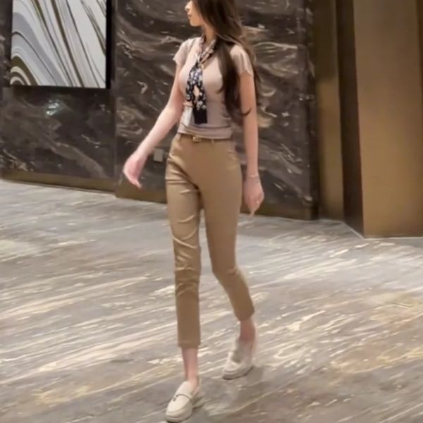 ベージュパンツ 上品シルエット細身チノパン