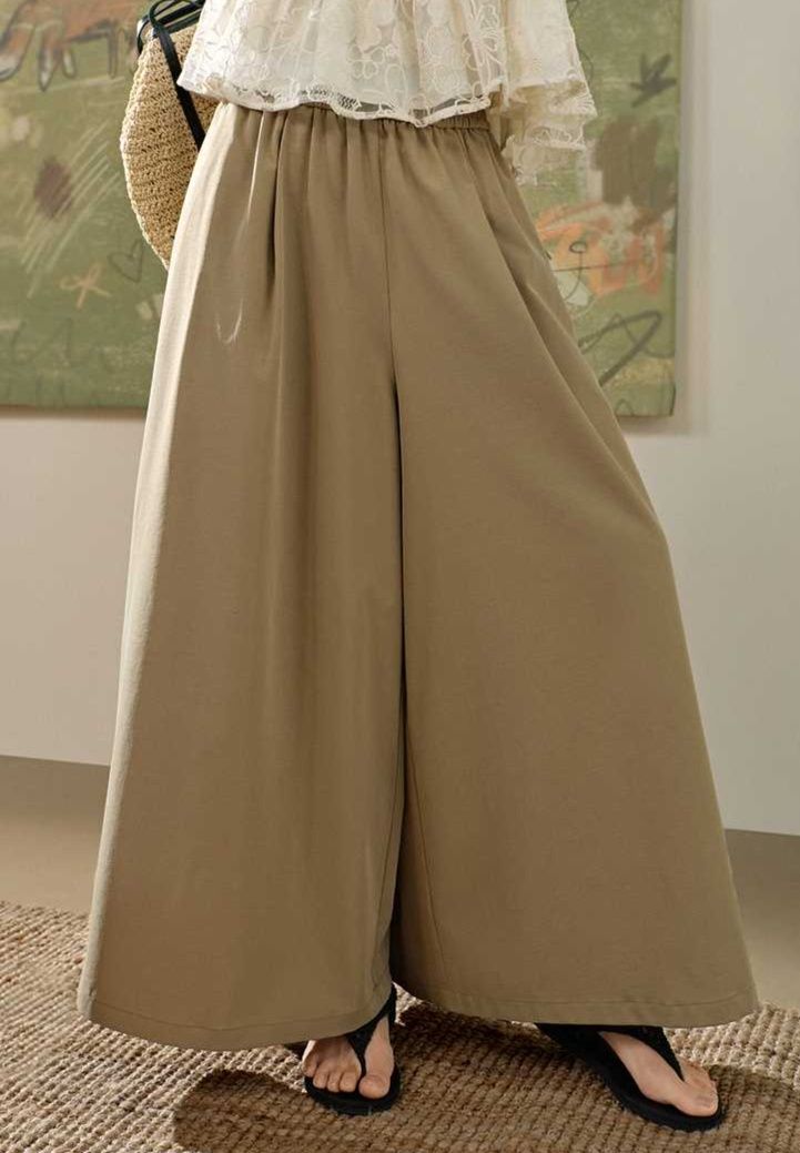 ベージュパンツ なめらかフレアワイドパンツ
