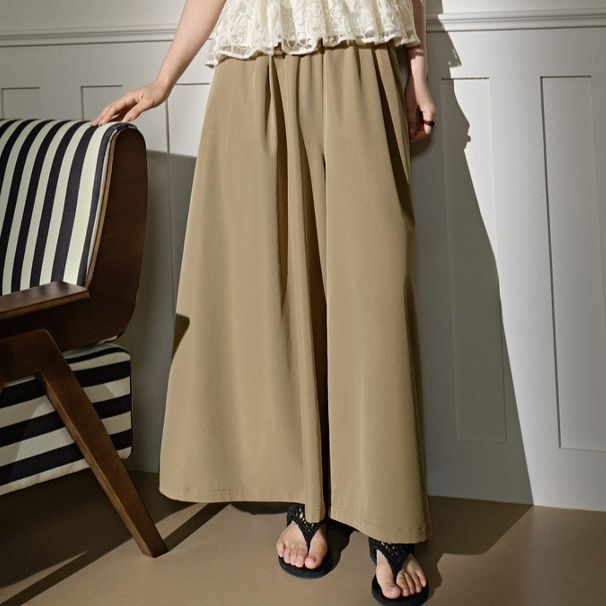 ベージュパンツ なめらかフレアワイドパンツ