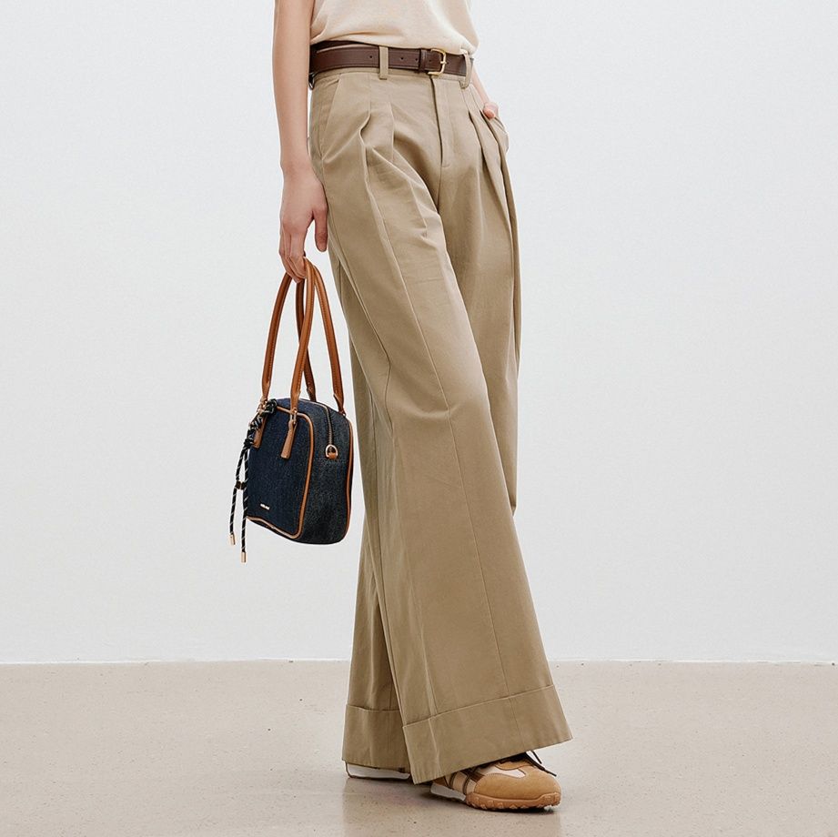 ベージュパンツ 上質タックデザイン ワイドパンツ