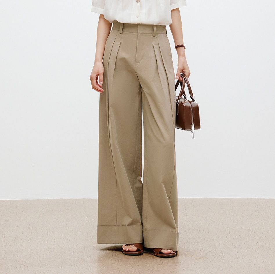 ベージュパンツ 上質タックデザイン ワイドパンツ
