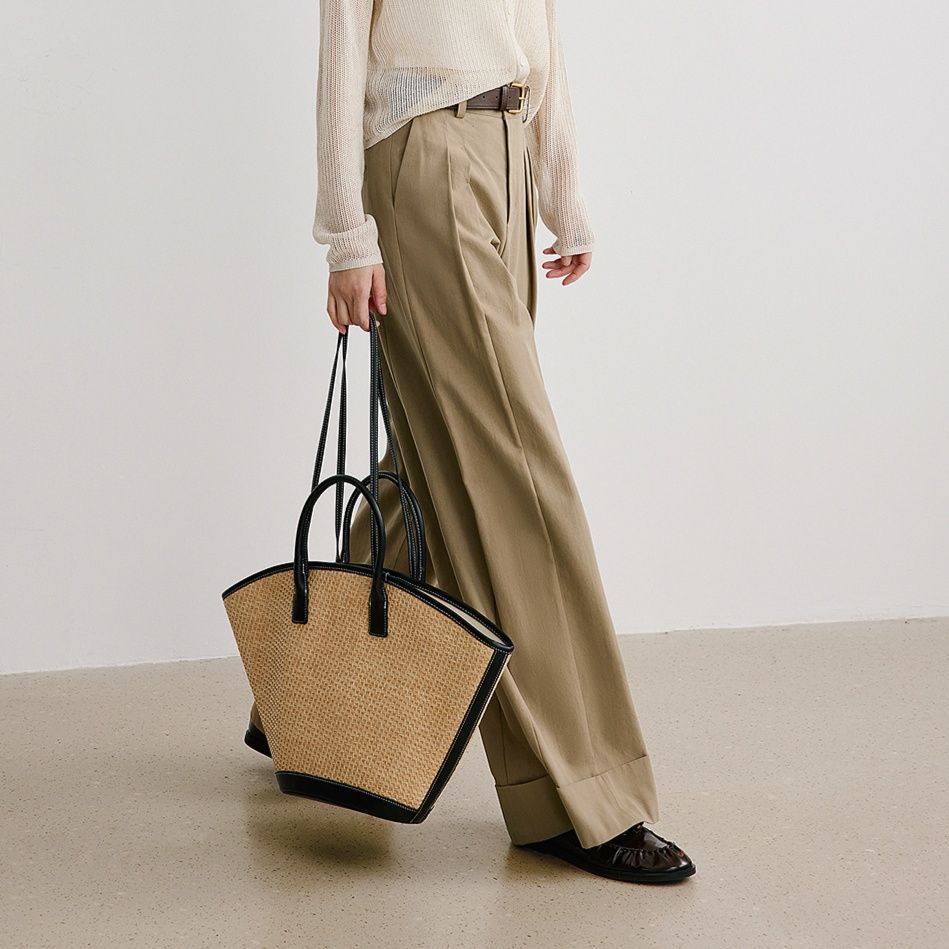 ベージュパンツ 上質タックデザイン ワイドパンツ