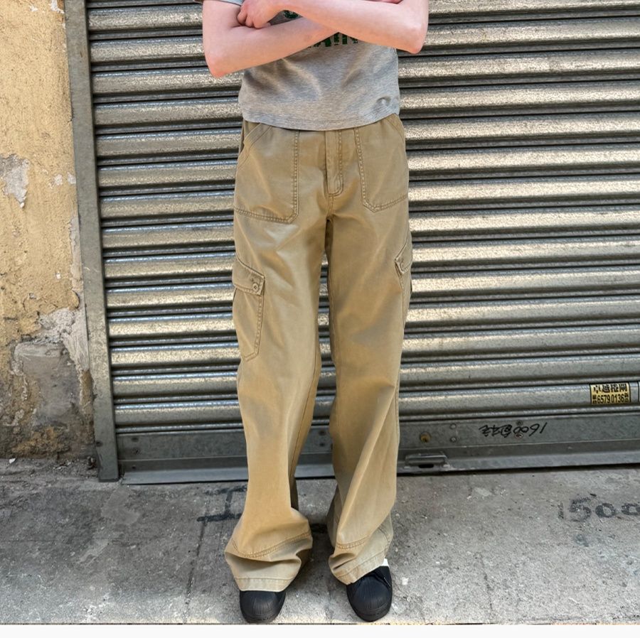 ベージュパンツ ゆったりワイドカーゴパンツ