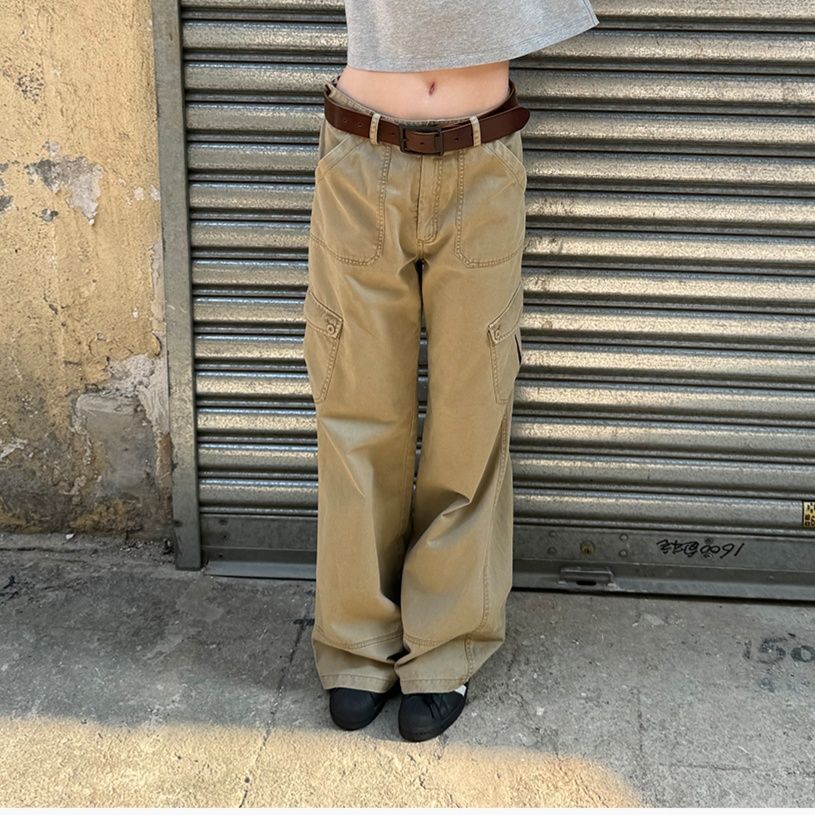 ベージュパンツ ゆったりワイドカーゴパンツ