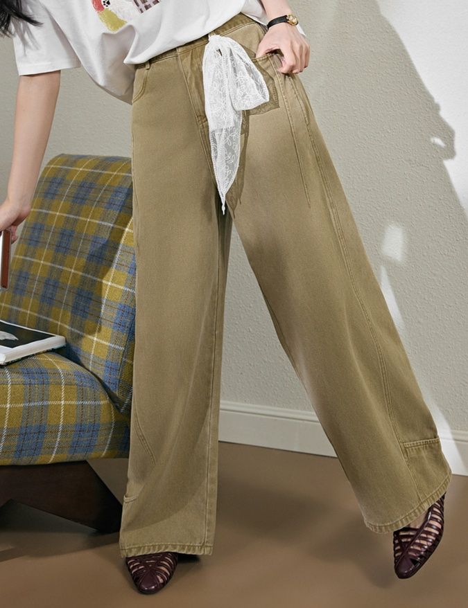 ベージュパンツ ゆったりワイドシルエットパンツ
