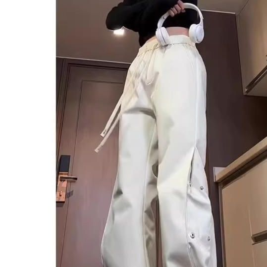 ベージュパンツ ベージュ無地カーゴワイドパンツ裾調整機能付き