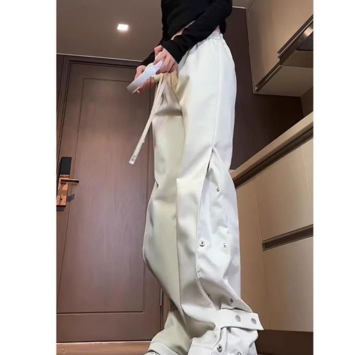 ベージュパンツ ベージュ無地カーゴワイドパンツ裾調整機能付き