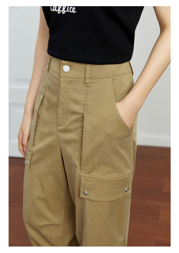 ベージュパンツ ワイドシルエット実用ポケットパンツ