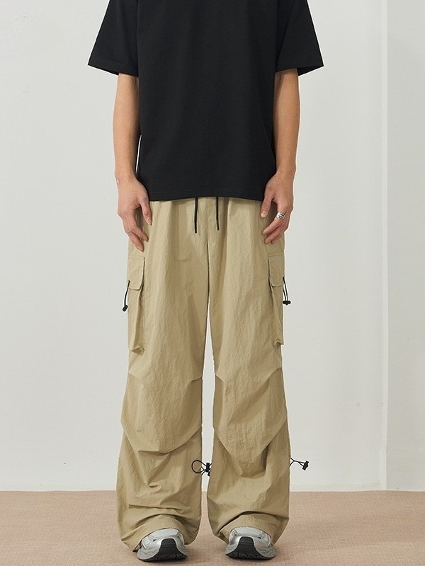 ベージュパンツ 実用的ポケット付きワイドパンツ